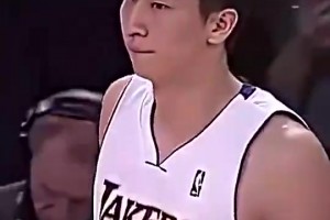 孙悦此前：我在国内崴脚打石膏休三个月，在湖人受伤，让我第二天接着打